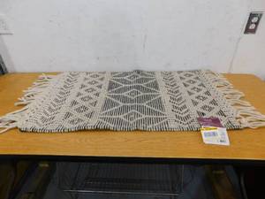 lot 82 image: Winchester CreamBlack 2 ft. x 3 ft. Wool Scatter Area Rug