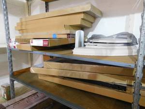 lot 134 image: Assorted floating shelf lot