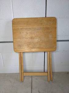 lot 17 image: Wooden Folding TV Tray