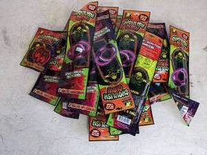 lot 35 image: Lot of (20) Ghoulish Glow Bracelets & Necklaces
