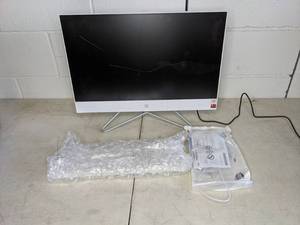 lot 7 image: HP Computer Monitor, Keyboard and Mouse