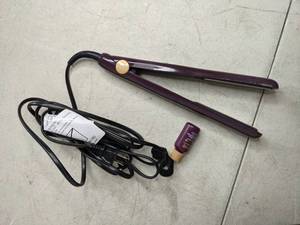 lot 150 image: CHI Deep Brilliance 1 Flat Iron with Black-Titanium Plates