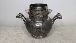 lot 407 image: Antique Meriden Company 1902 Silver Plated Serving Piece