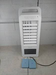 lot 539 image: Frigidaire Portable 1.5-Gallon Evaporative Cooler and Fan with Remote