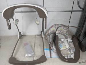 lot 504 image: Fisher-Price Deluxe Take-Along Swing & Seat