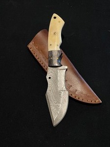 Stunning Custom Damascus Steel Knife