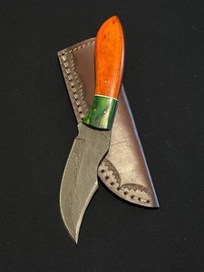 Striking Custom Damascus Steel Knife