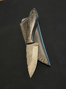 Elegant Custom Damascus Steel Knife
