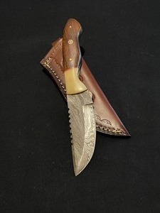Fantastic Custom Damascus Steel Knife