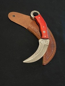 Remarkable Custom Damascus Steel Karambit Knife