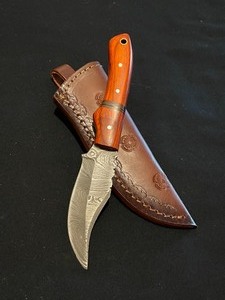 Spectacular Custom Damascus Steel Knife