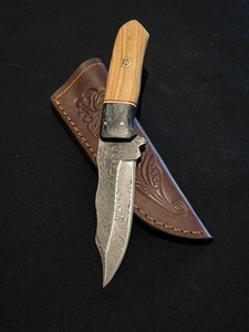 Spectacular Custom Damascus Steel Knife