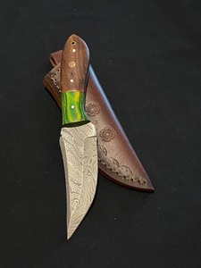 Superb Custom Damascus Steel Knife