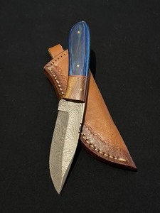 Elegant Custom Damascus Steel Knife