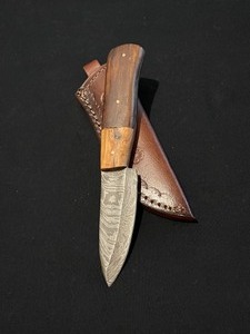 Great Looking Custom Damascus Steel Knife