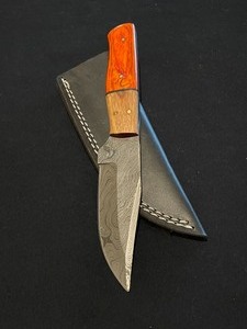 Elegant Custom Damascus Steel Knife