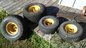 lot 8 image: John Deere LX 188 Tires (4)