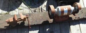 lot 10 image: Grinder and Vice, Working Condition.