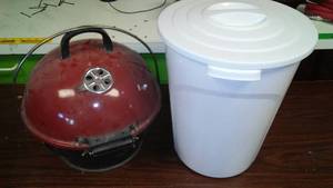 lot 33 image: Tabletop Kettle Grill and Covered Plastic Utility Can.