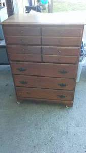 lot 71 image: Simmons 5 Drawer Dresser.