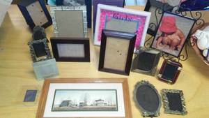 lot 77 image: Picture Frame Variety with 20 gal. Covered Tote.