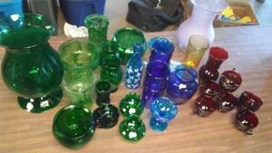 lot 113 image: Colored Glass