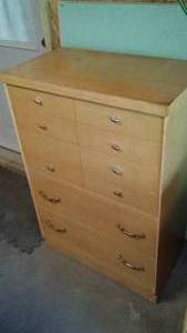 lot 128 image: 4 Drawer Dresser