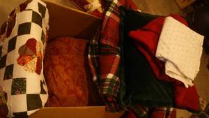 lot 192 image: Blankets, Comforter, Quilt, inflatable Sofa