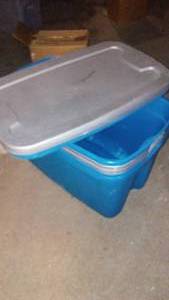 lot 208 image: 20 Gal Totes (6)