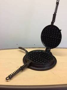 lot 81 image: Griswold Cast Iron Waffle Maker
