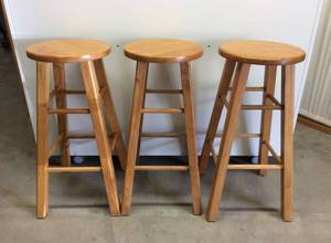 lot 62 image: Lot of 3 Oak Wooden Barstools