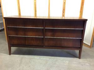 lot 9 image: Awesome Mid Century Modern Vintage 6 Drawer Wood Credenza Dresser #2 - Super Nice Condition For Age  Unknown Maker - Would Make An Amazing Dining Room Sideboard As Well  Love The Metal Slat Accents On This One