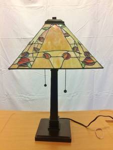 lot 28 image: High Quality Authentic Quoizel Art Deco Tiffany Style Floral Square Stained Glass Dual Light Lamp & Shade - Base Is A Bronze Tone Metal - Excellent Working Condition
