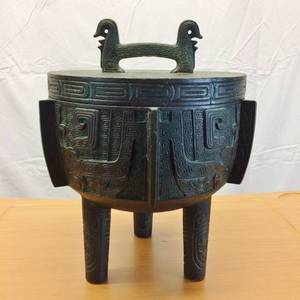 lot 41 image: 1960s Mid Century Modern Taiwanese Asian Cast Iron Ice Bucket - Get Your Tommy Bahama Tiki Shack Going