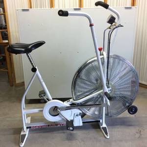 lot 44 image: Vintage Schwinn Air-Dyne Exercise Bike In White Color&nbspIndoor Exercise Cycling Stationary Bicycle - Great Condition