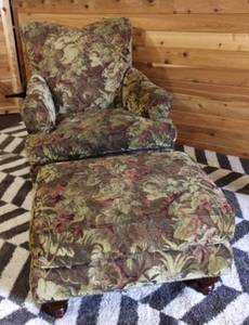 lot 19 image: European Styling High Quality Thomasville Floral Pattern Living Room Armchair With Mathcing Ottoman - Details Include Large Brass Tacking Along The Top Of Chair  Beautiful  Excellent Condition