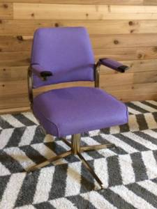 lot 15 image: Super Funky Fun Vintage Mid Century Modern E.W. Harting Purple Power & Chrome Swivel Chair - Great Condition