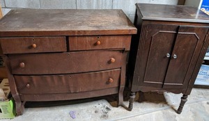 Beautiful Vintage 4-Drawer Dresser on Wheels