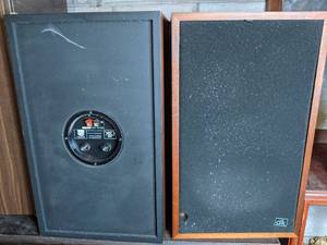 Set of (2) DLK Model 2 Acoustical Products Speakers
