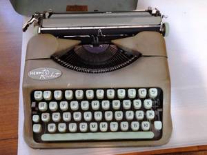 Collectable Vintage Hermes Rocket Chelsee Typewriter&nbsp