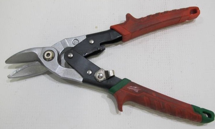 lot 807 image: Milwaukee 48-22-4520 Right Cutting Aviation Snips
