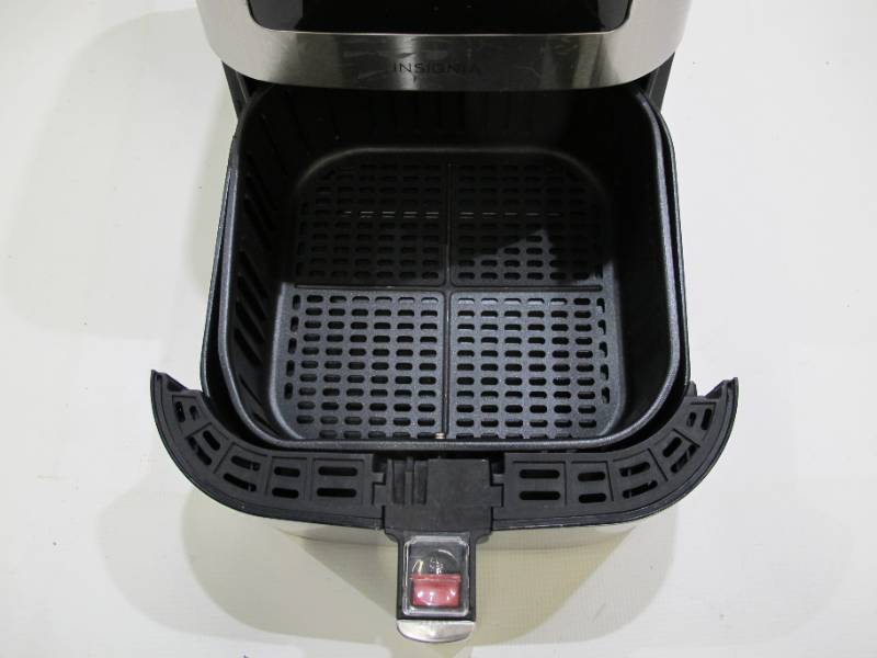 lot 810 image: Insignia - 5-qt. Digital Air Fryer - Stainless Steel