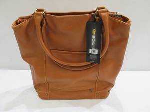 lot 934 image: Solo Vestry 15.6 Bucket Tote With 15.6 Laptop Pocket, Tan