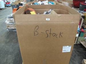 lot 103 image: Pallet of untestedunchecked plumbing fixtures