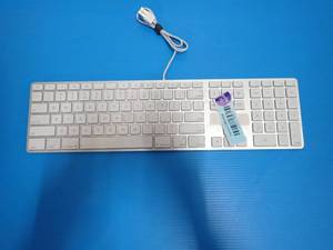 lot 8 image: Apple&nbspWired Keyboard A1243
