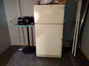 Whirlpool Refrigerator, Works...