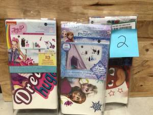 MIX LOT WALL DECOR&nbsp Customer Returns See Pictures&nbsp