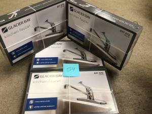 Glacier Bay Single-Handle Standard Kitchen Faucet in Chrome&nbsp&nbspCustomer Returns See Pictures&nbsp