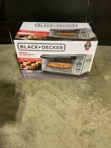 BLACKDECKER 1500 W 8-Slice Black and Silver Countertop Convection Toaster Oven with Temperature Controls. See Pictures