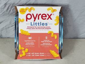 lot 7 image: New Pyrex Littles 3 Piece Set